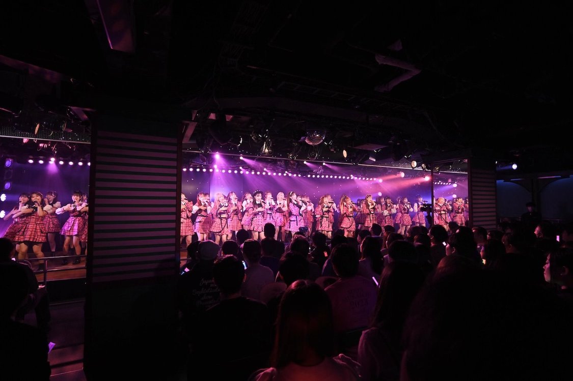 ＜AKB48劇場18周年特別記念公演＞AKB48劇場（2023年12月8日／ⒸAKB48）
