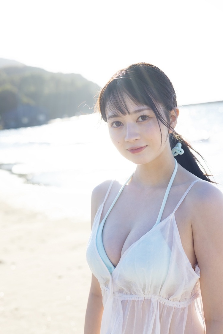 SKE48 江籠裕奈卒業写真集『限りなく、恋だと思う』HMV限定版裏表紙（江籠裕奈／撮影：青山裕企（扶桑社刊））