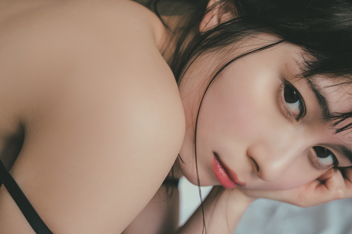 『ヤングチャンピオン』新年No.1 大久保桜子 カレンダーフォトブック（Ⓒ東京裕（秋田書店））