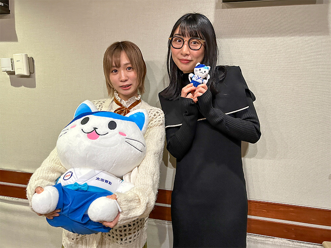 左から、モモコグミカンパニー、ハシヤスメ・アツコ