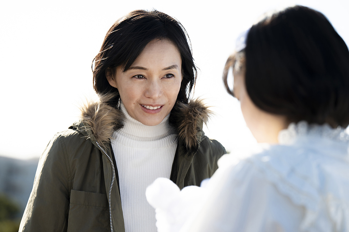 映画『コーヒーはホワイトで』場面写真より（©️映画「コーヒーはホワイトで」製作委員会）