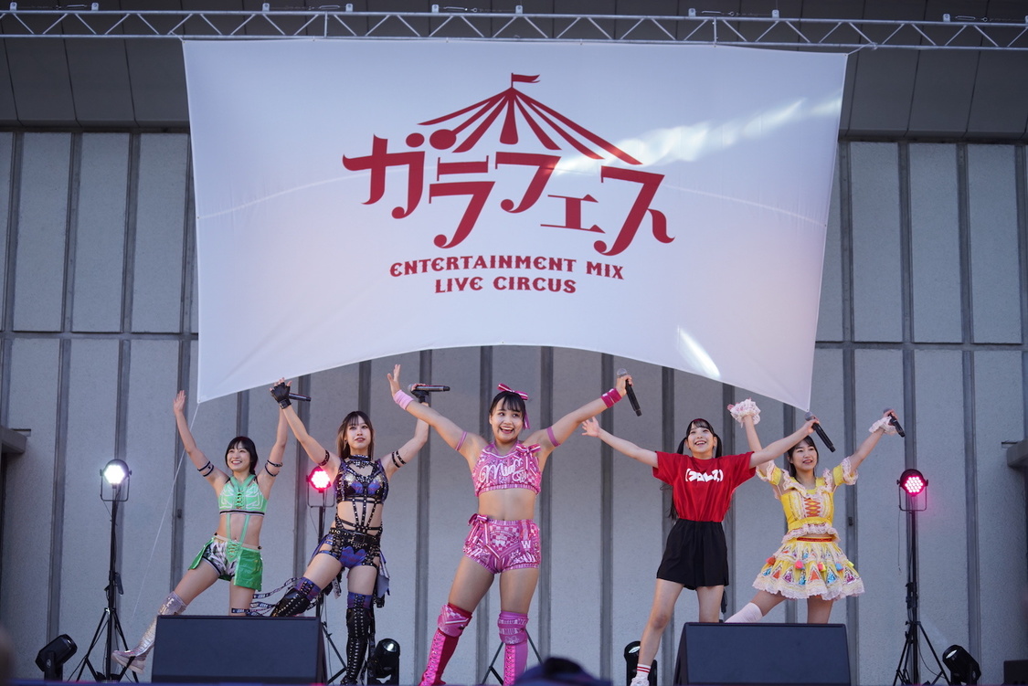 アップアップガールズ（プロレス）＜ケンズカフェ東京 PRESENTS ガラフェス 〜日比谷野音 デリシャスサンデー〜＞日比谷野外大音楽堂（2023年12月17日）