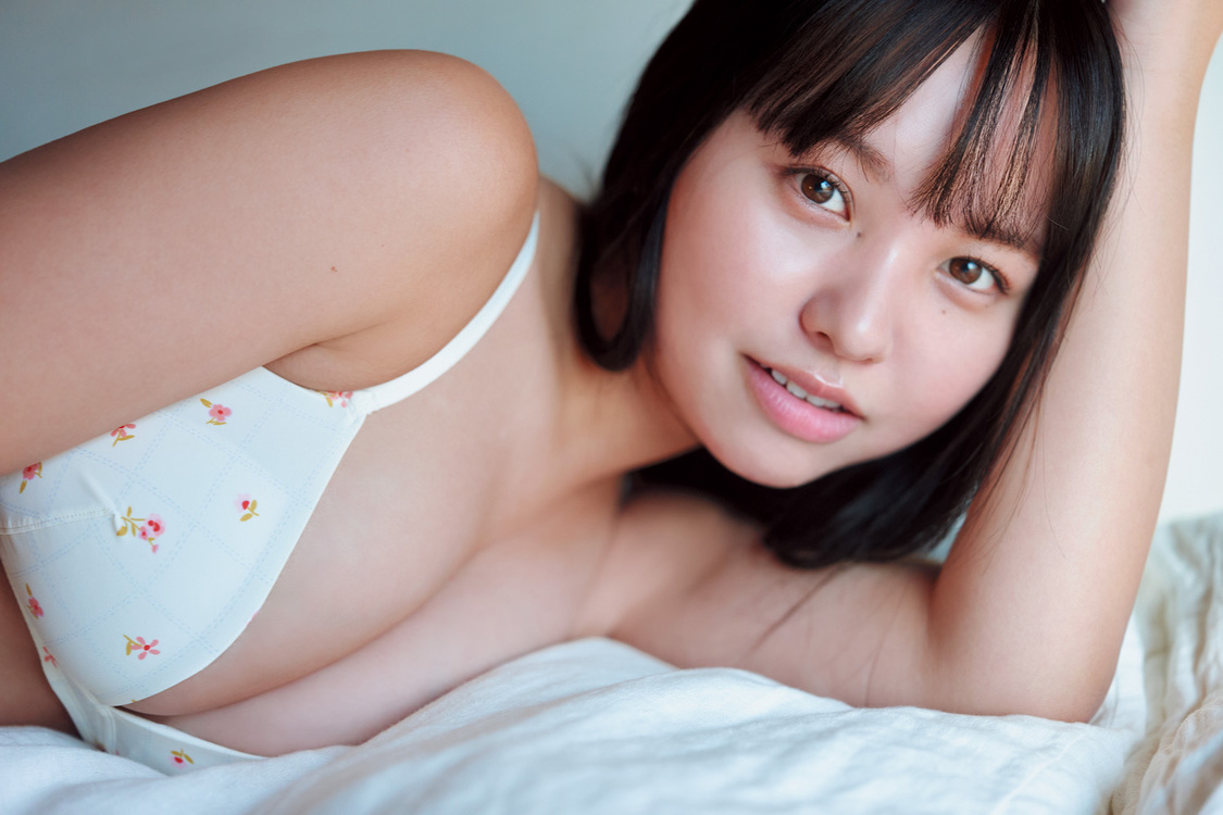 『ヤングチャンピオン烈』新年No.1 本郷柚巴特製両面クリアファイル（Ⓒ藤原宏（秋田書店））