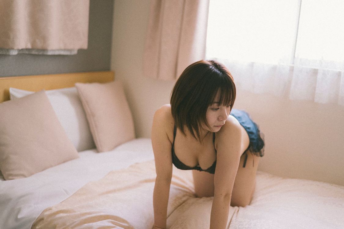 真奈＜真奈写真展 “愛”＞