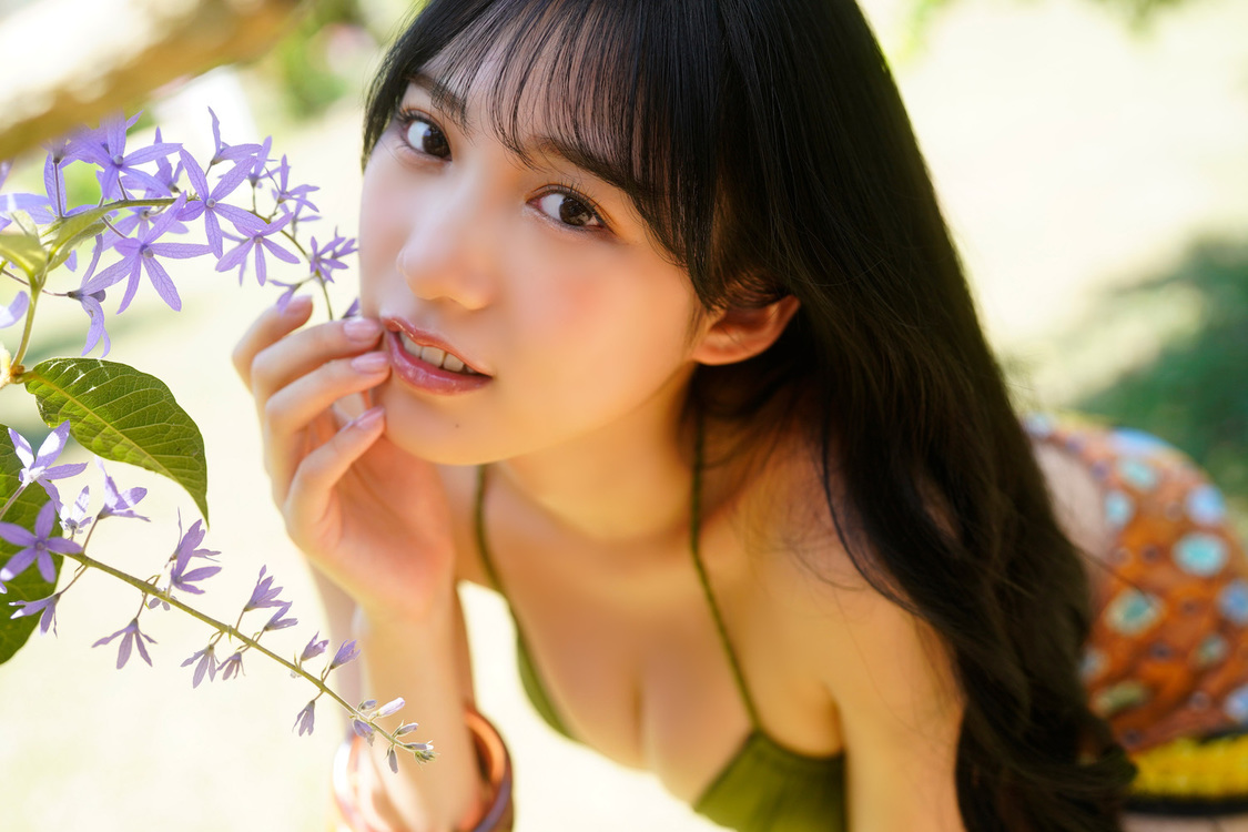 横野すみれ『グラビアザテレビジョン』アザーカット（©️KADOKAWA／佐藤佑一）