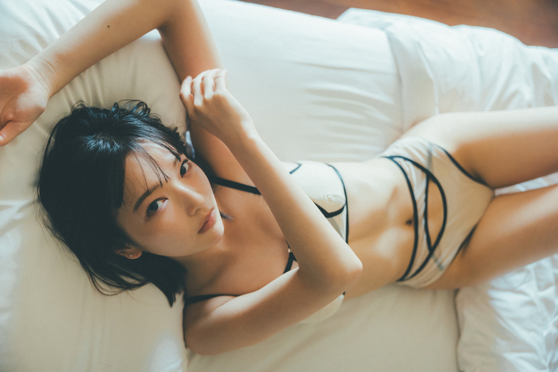 『田中芽衣カレンダーブック　2024.04-2025.03「DAY BY MEI」』（東京ニュース通信社刊） 撮影：東京祐