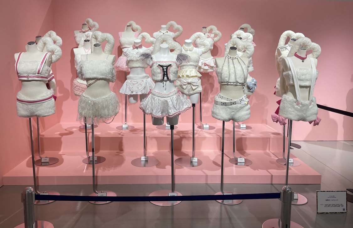 ＜NMB48衣装展 衣装から見る13年の難波愛＞