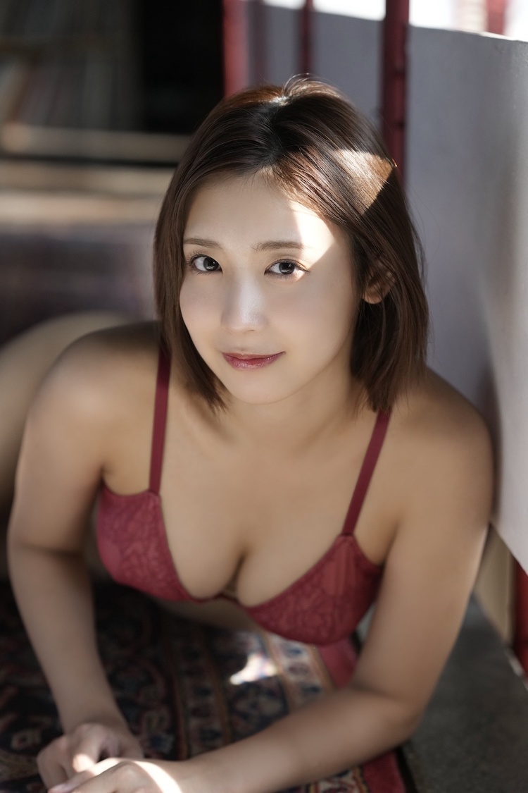 水湊みお（#ババババンビ）『ヤングキングBULL』アザーカット（©️ヤングキングBULL 撮影：LUCKMAN）