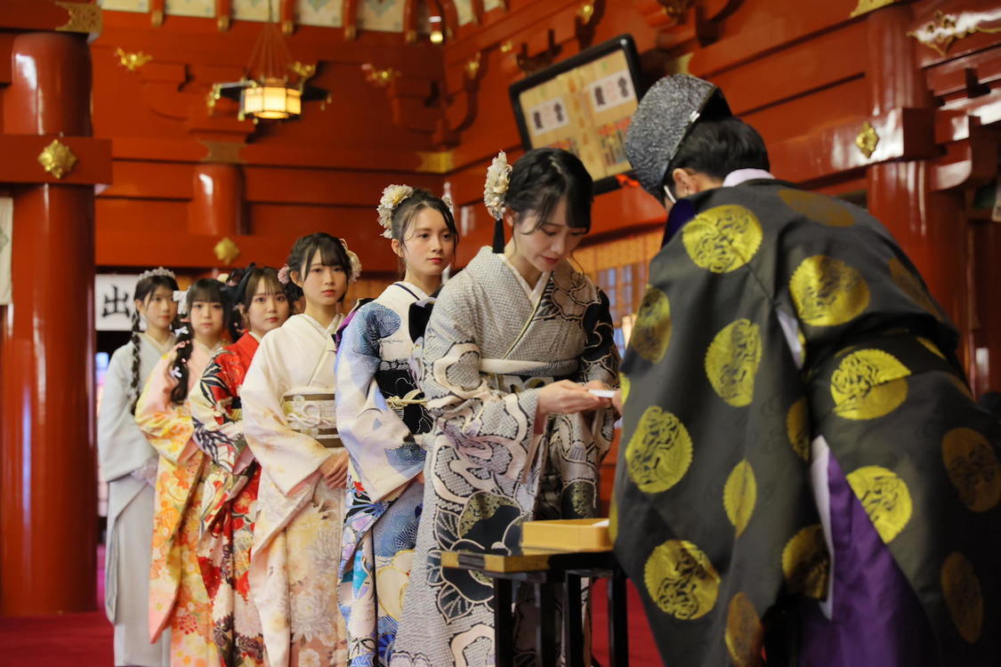 ＜2024年 AKB48 二十歳のつどい＞神田明神（2024年1月8日／ⒸAKB48）