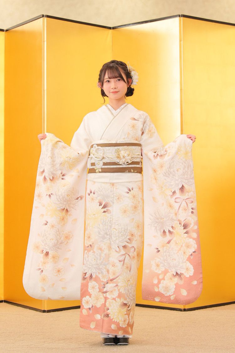 太田有紀＜2024年 AKB48 二十歳のつどい＞神田明神（2024年1月8日／ⒸAKB48）