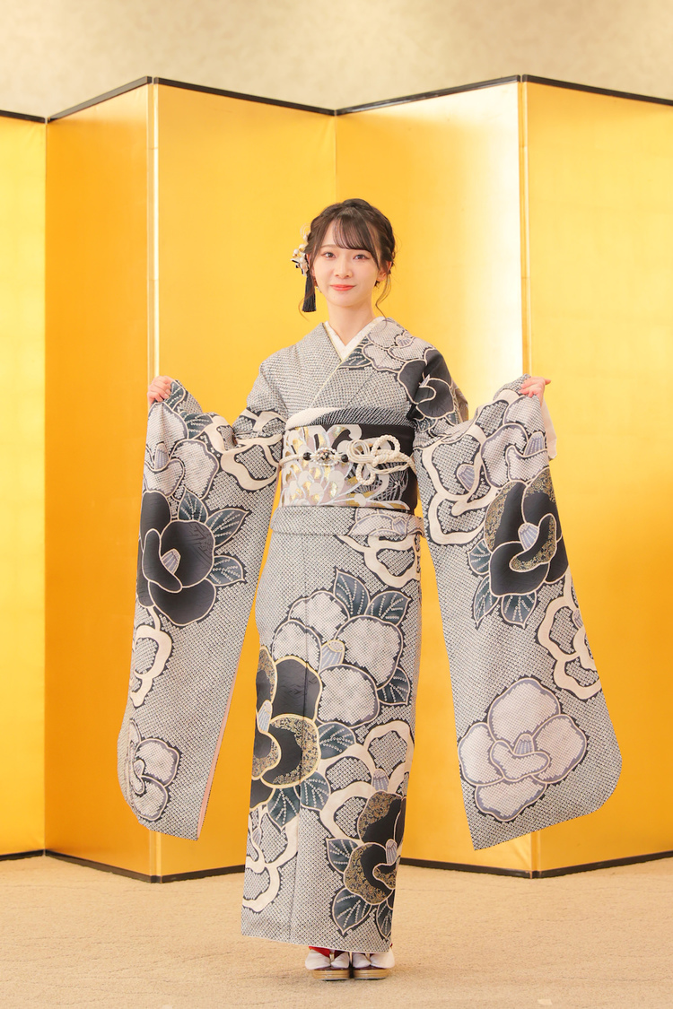 成田香姫奈＜2024年 AKB48 二十歳のつどい＞神田明神（2024年1月8日／ⒸAKB48）