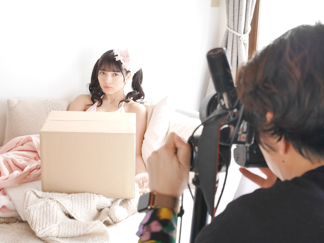 二代目よやきゅん♡デジタル写真集『比較的、恋してる。』撮影中の様子