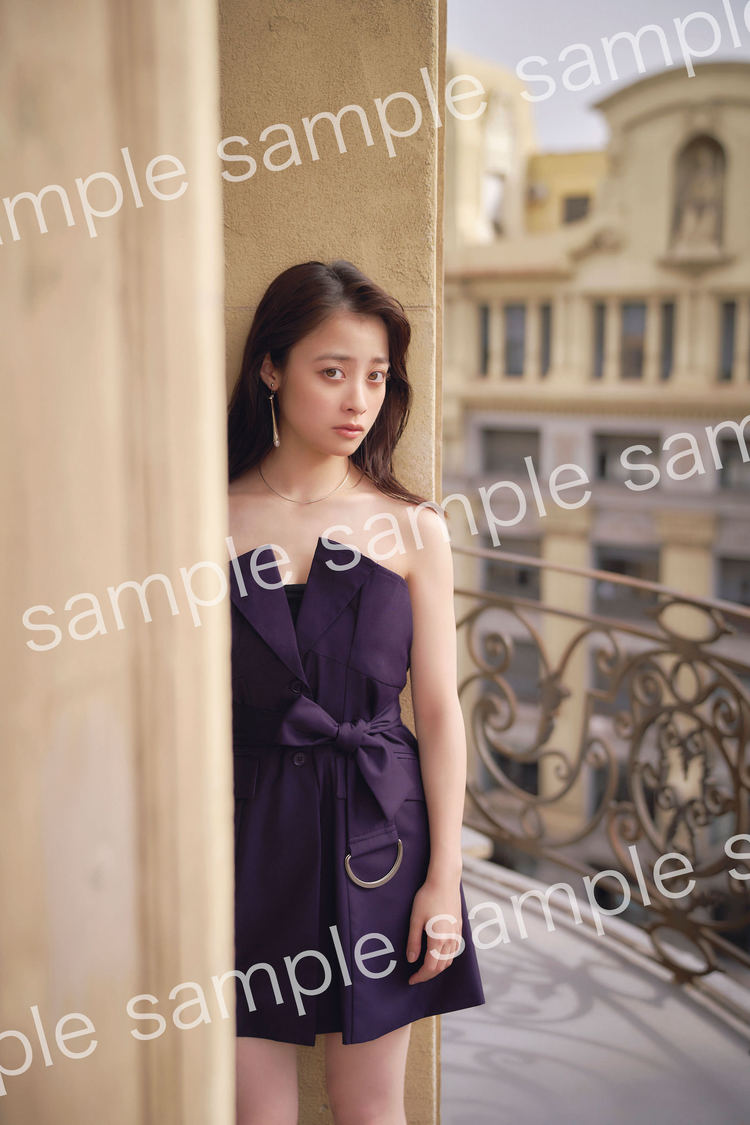 『橋本環奈写真集　カレイドスコープ』ランダム封入特典ポストカード