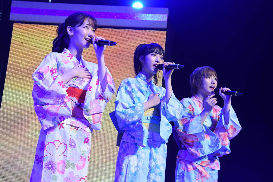 左から、柏木由紀、小栗有以、岡田奈々