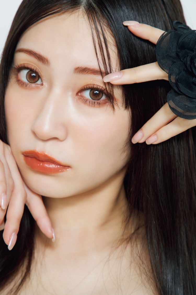 吉田朱里『＃peach』中面カット