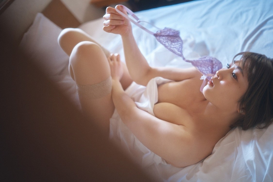 『安納サオリ写真集 unknown』（東京ニュース通信社刊）