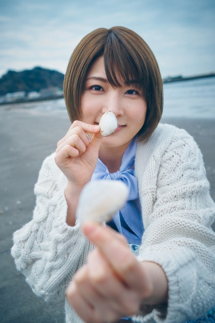 『安納サオリ写真集 unknown』（東京ニュース通信社刊）