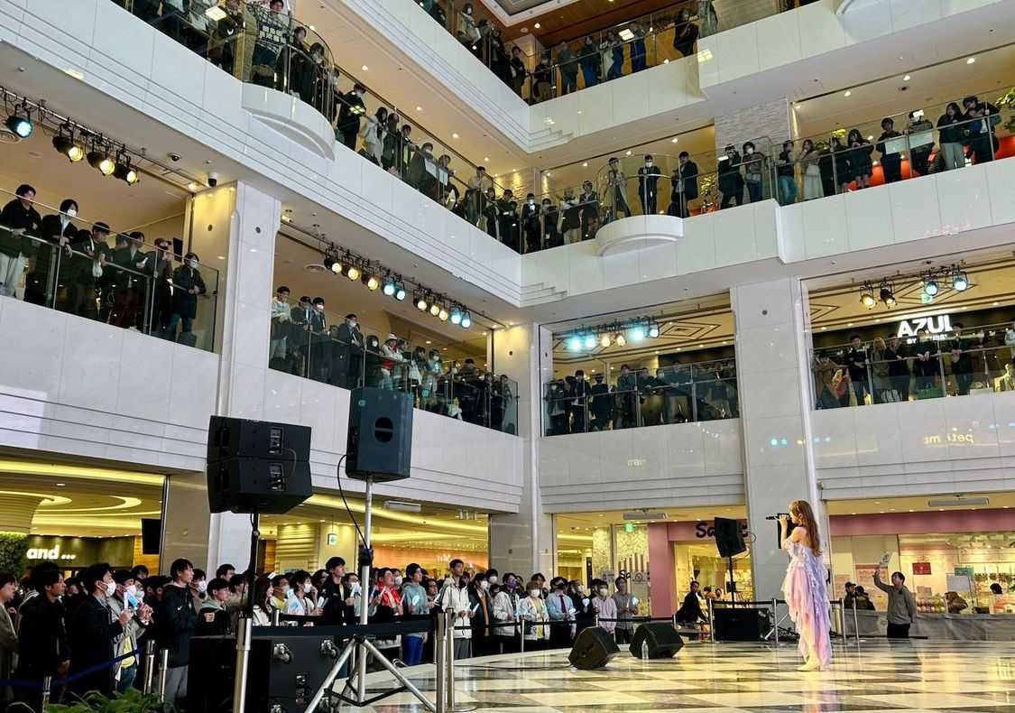 Liyuu＜2ndアルバム『Soaring Heart』リリースイベント＞池袋・サンシャインシティ 噴水広場（2024年1月31日）