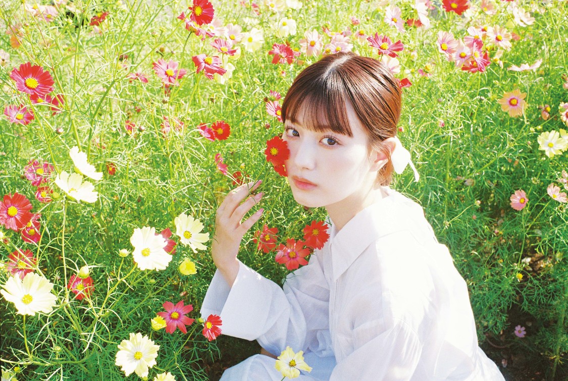 『鶴嶋乃愛 1stフォトエッセイ 微睡む花の様に』（東京ニュース通信社刊）