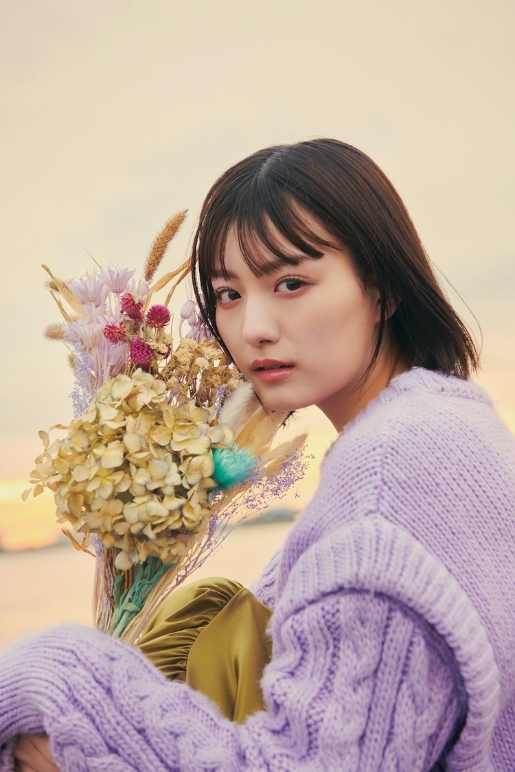 『鶴嶋乃愛 1stフォトエッセイ 微睡む花の様に』（東京ニュース通信社刊）