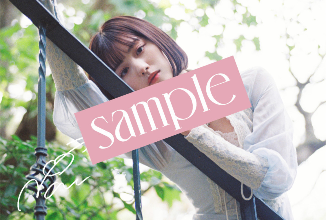 『鶴嶋乃愛 1stフォトエッセイ 微睡む花の様に 豪華版』セブンネットショッピング購入特典：鶴嶋乃愛プリントサイン入りフォトカード