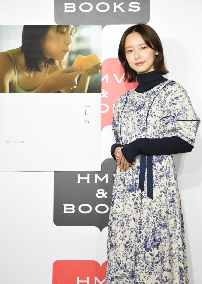 『加藤小夏 写真集 二日月』（東京ニュース通信社刊）