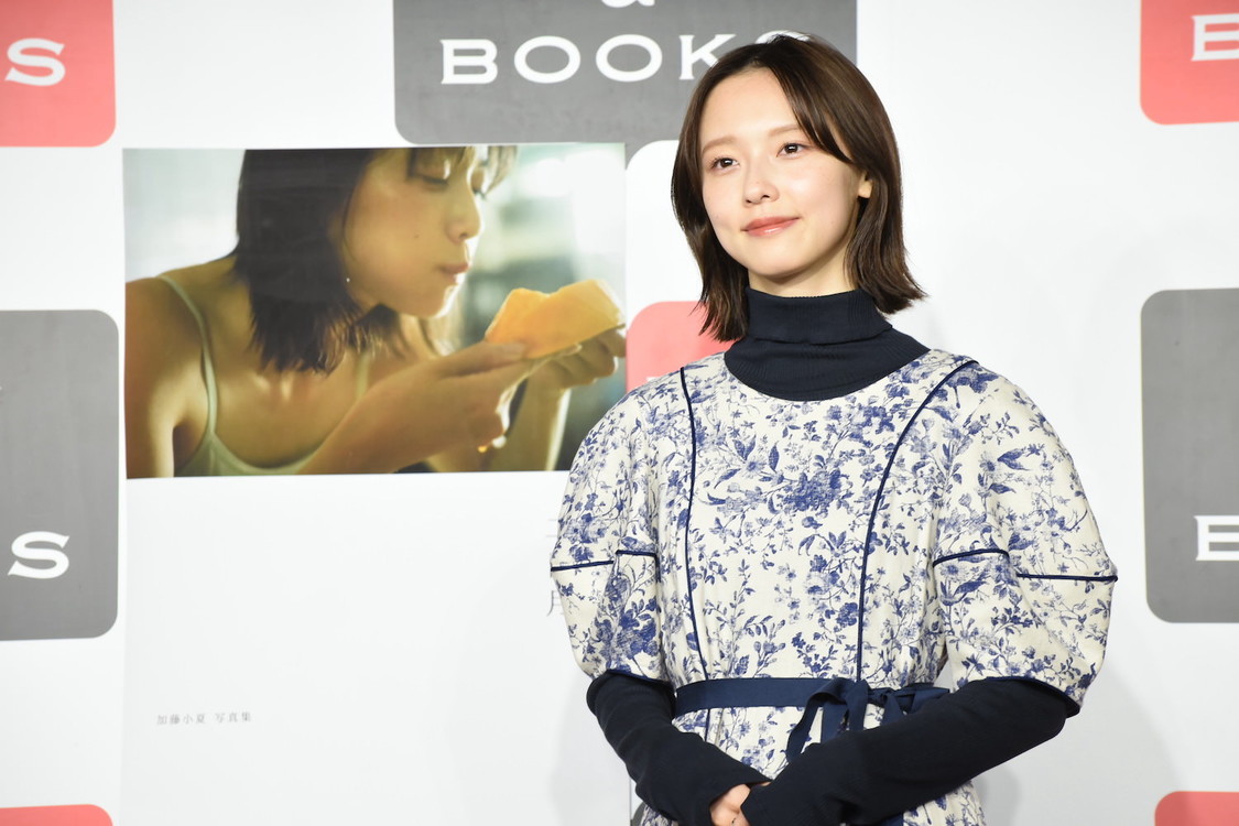 『加藤小夏 写真集 二日月』（東京ニュース通信社刊）