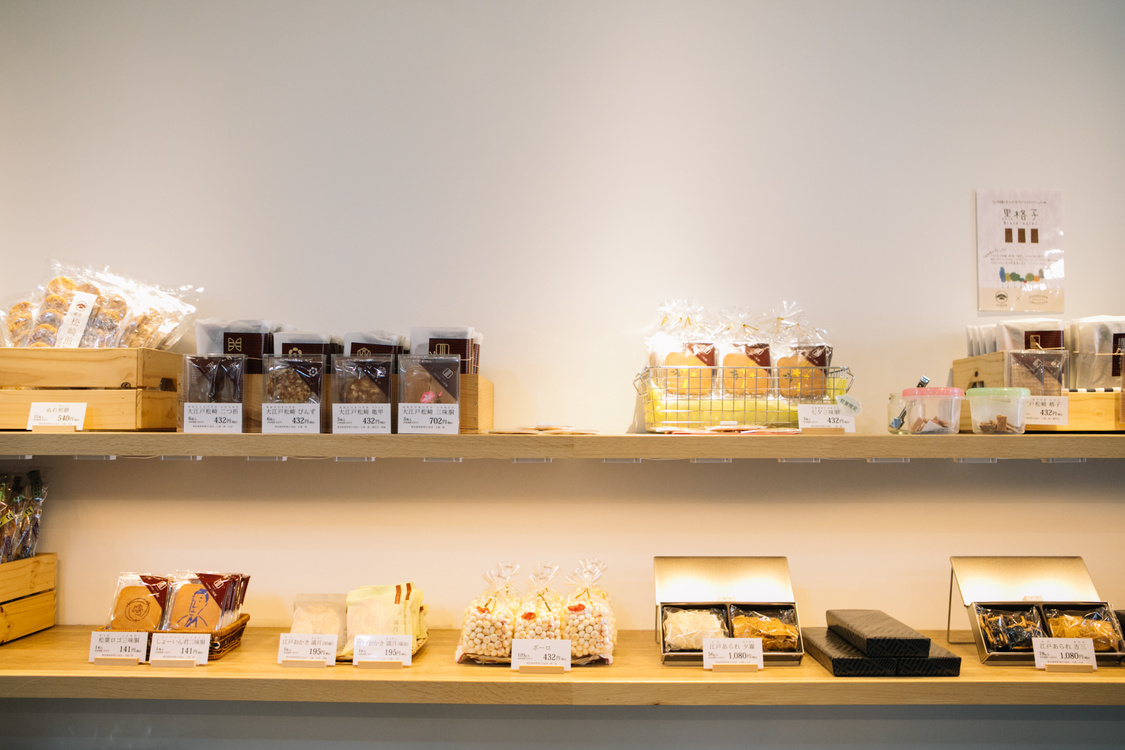 東京・世田谷『松﨑煎餅 松陰神社前店』より