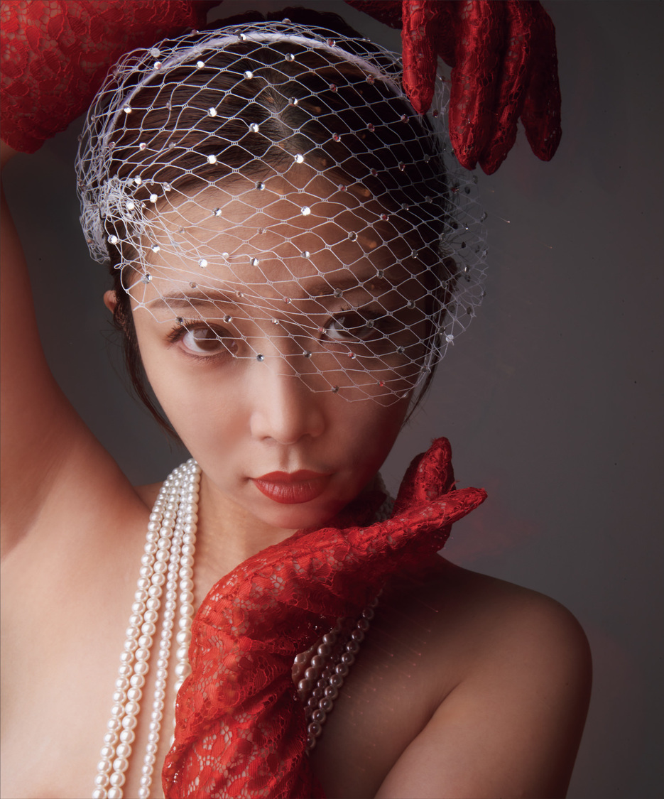 『紗倉まな写真集 QT』（撮影：日暮圭介）