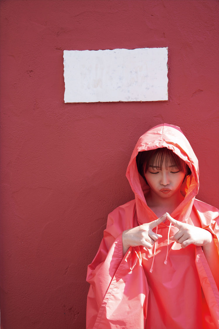 『紗倉まな写真集 QT』（撮影：日暮圭介）