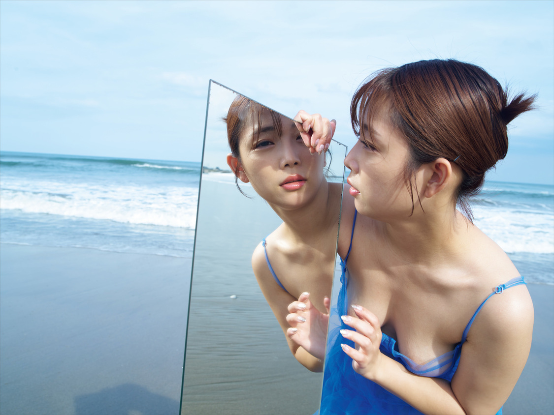 『紗倉まな写真集 QT』（撮影：日暮圭介）
