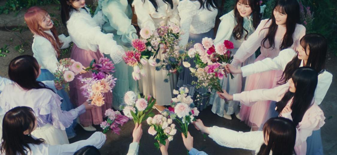 AKB48「カラコンウインク」MVより（ⒸAKB48）