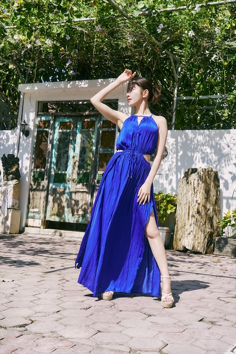 『名取くるみ1st写真集 チューベローズ』先行カット第1弾（ⒸKADOKAWA ⒸGDL Entertainment　 撮影： You Ishi）