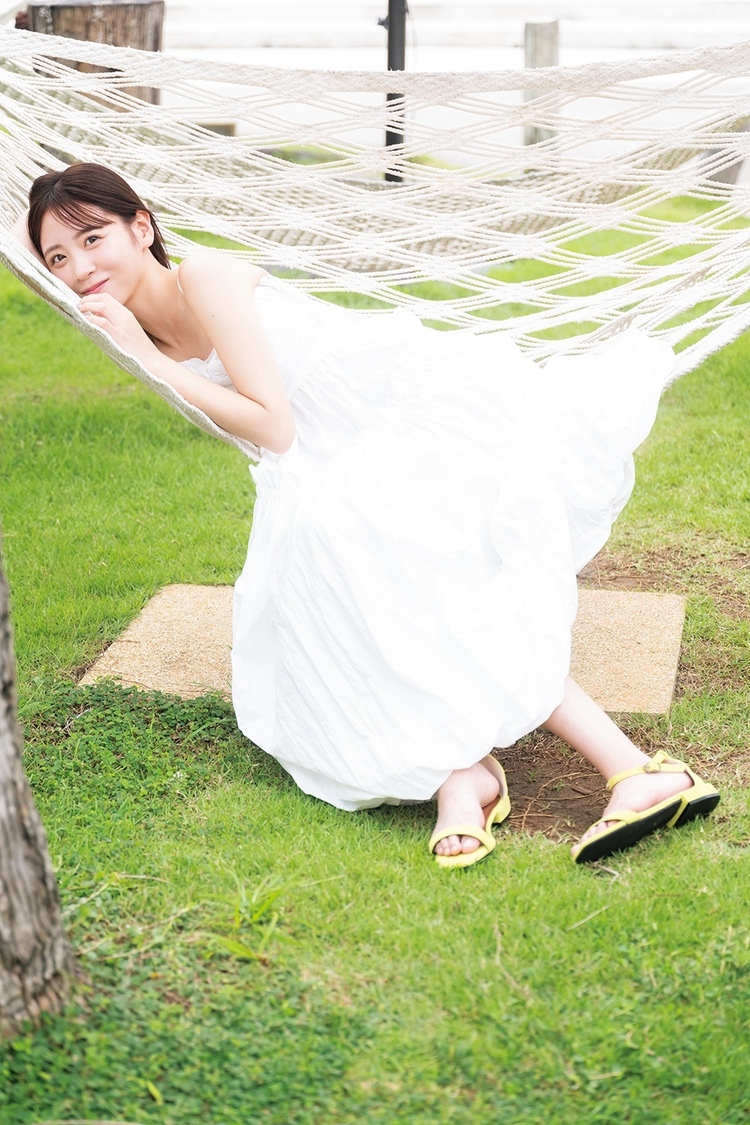 『櫻井優衣1st写真集 YUi』楽天ブックス限定カバーバックカバー（撮影：佐藤佑一）