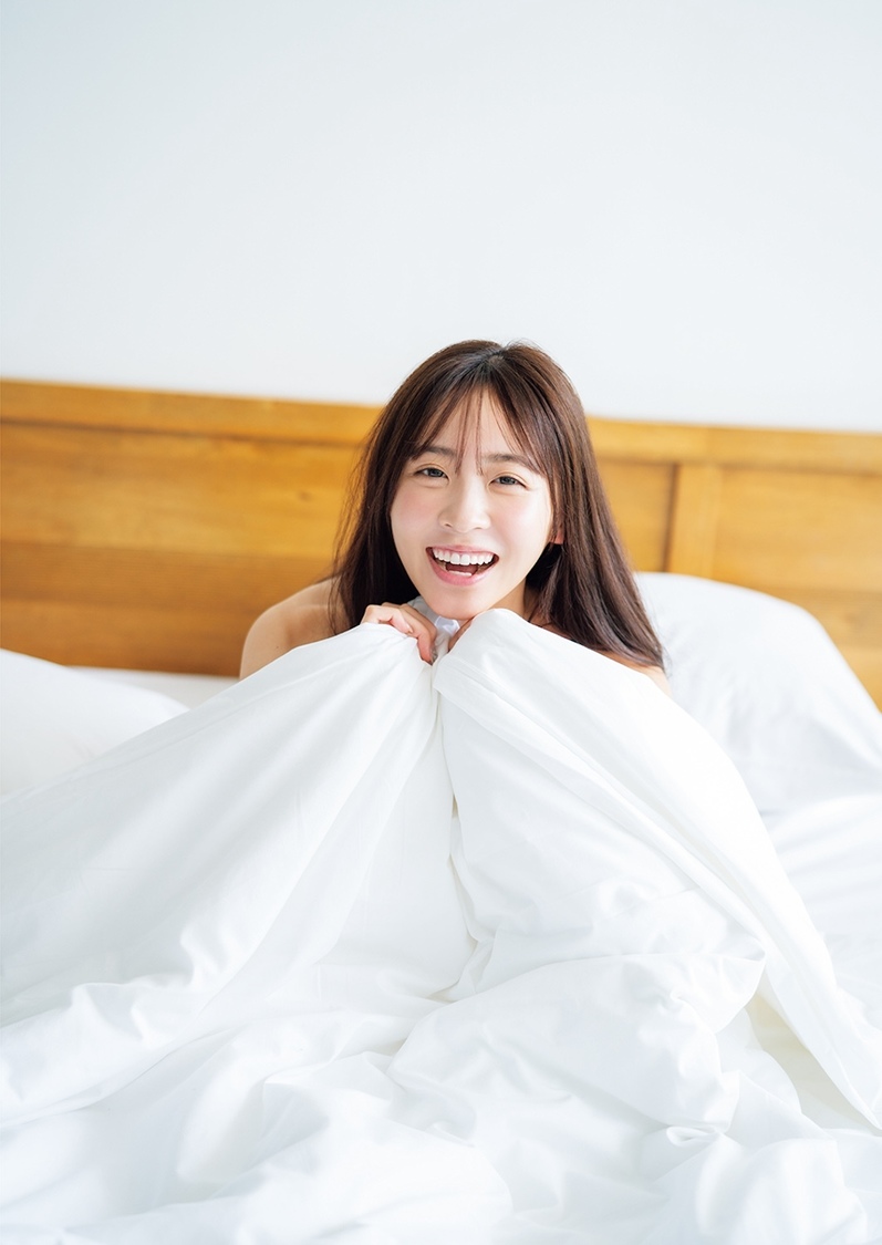 『櫻井優衣 1st 写真集 YUi 特別編集版 10years』カバーバックカバー（撮影：佐藤佑一）