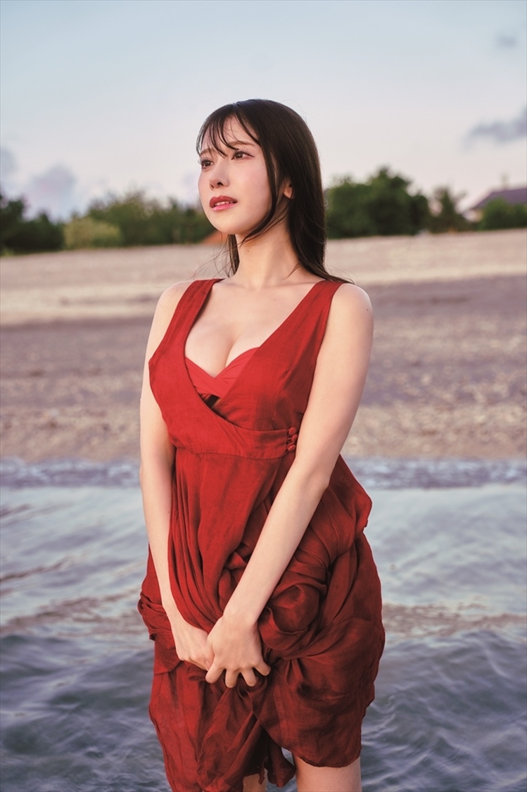 『名取くるみ 1st 写真集 チューべローズ』未公開カット第2弾（ⒸKADOKAWA ⒸGDL Entertainment　 撮影： You Ishi）