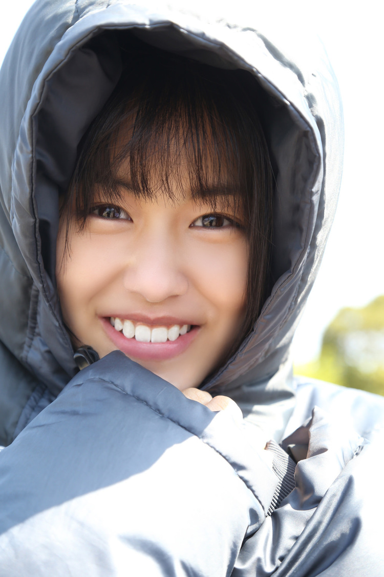 竹内愛紗1st写真集『愛紗』（東京ニュース通信社刊）