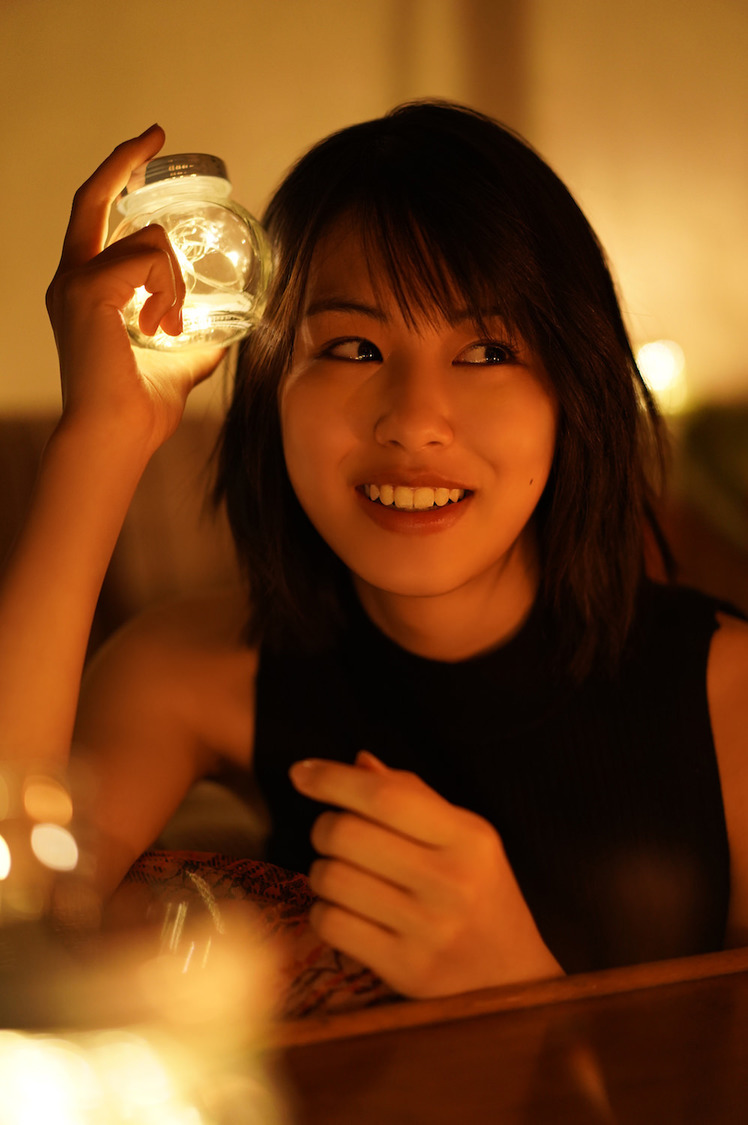 竹内愛紗1st写真集『愛紗』（東京ニュース通信社刊）