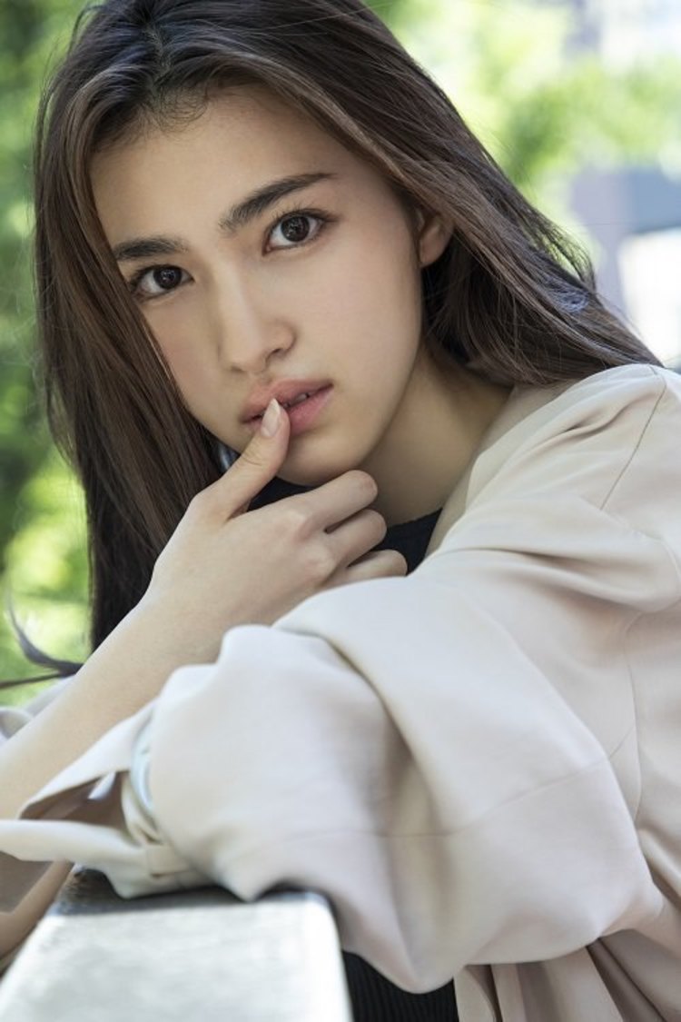 長見玲亜1st写真集『玲亜』（東京ニュース通信社刊）