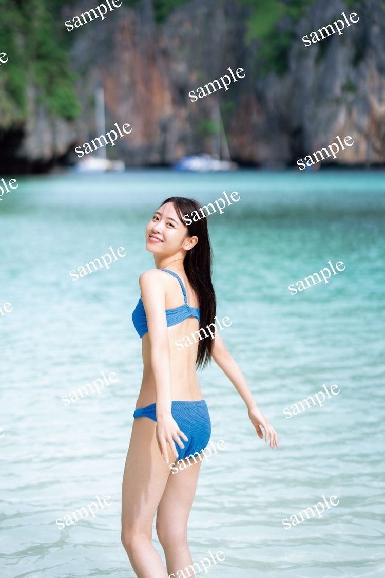 『櫻井優衣1st写真集 YUi』タワーレコード渋谷店特典A3ポスター（撮影：佐藤佑一）