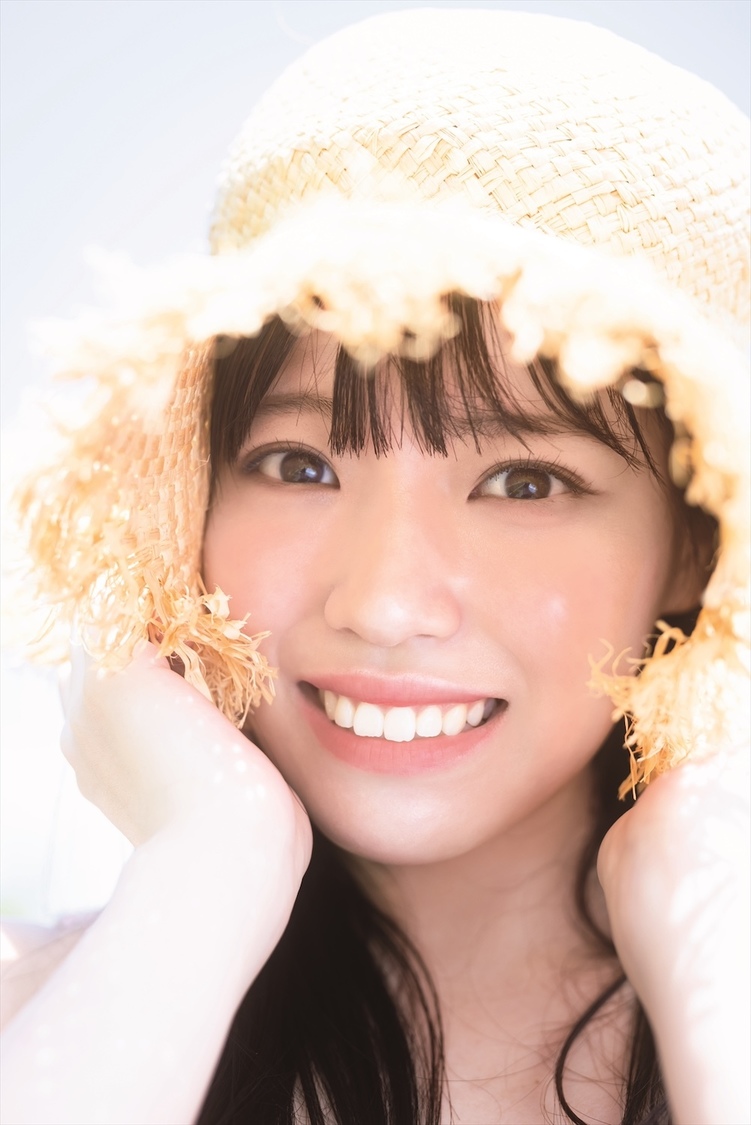 『STU48 岩田陽菜 1st 写真集 選べないクレヨン』掲載カット（  ©KADOKAWA 　©STU　 撮影：TANAKA TOMOHISA）