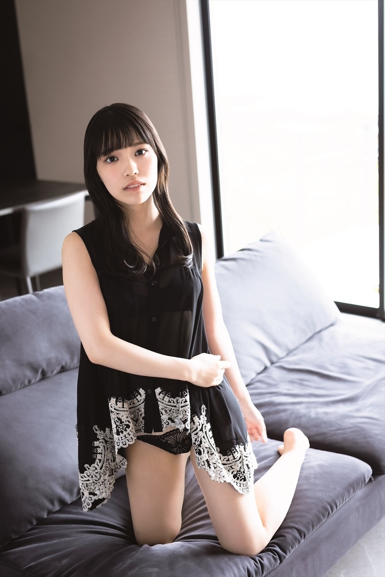 『STU48 岩田陽菜 1st 写真集 選べないクレヨン』掲載カット（  ©KADOKAWA 　©STU　 撮影：TANAKA TOMOHISA）