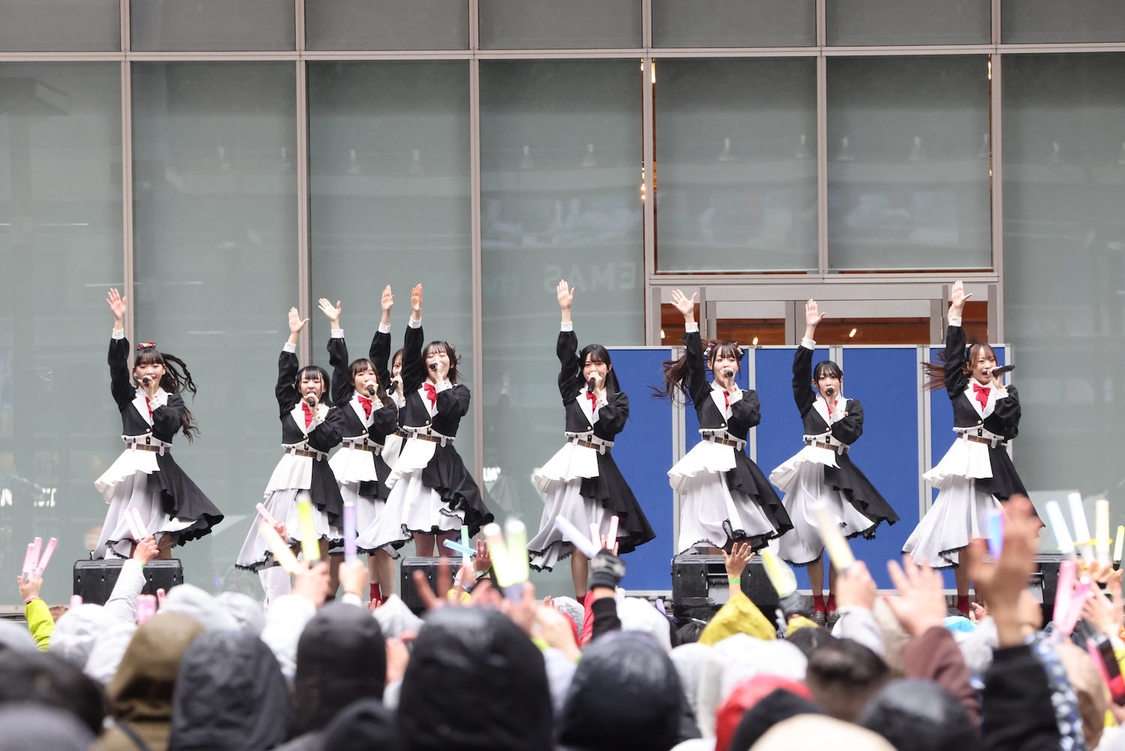 高嶺のなでしこ＜メジャーデビューリリースイベント＞東急歌舞伎町タワー屋外ステージ（2024年2月21日）