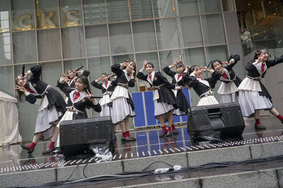 高嶺のなでしこ＜メジャーデビューリリースイベント＞東急歌舞伎町タワー屋外ステージ（2024年2月21日）