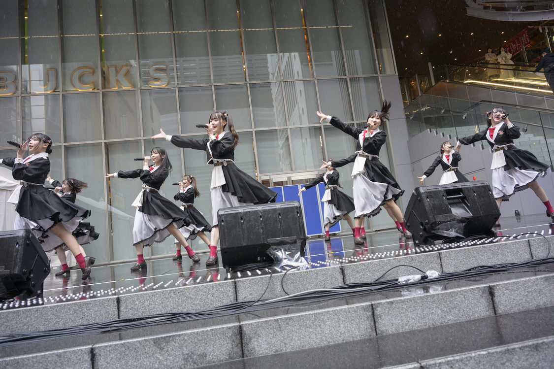 高嶺のなでしこ＜メジャーデビューリリースイベント＞東急歌舞伎町タワー屋外ステージ（2024年2月21日）