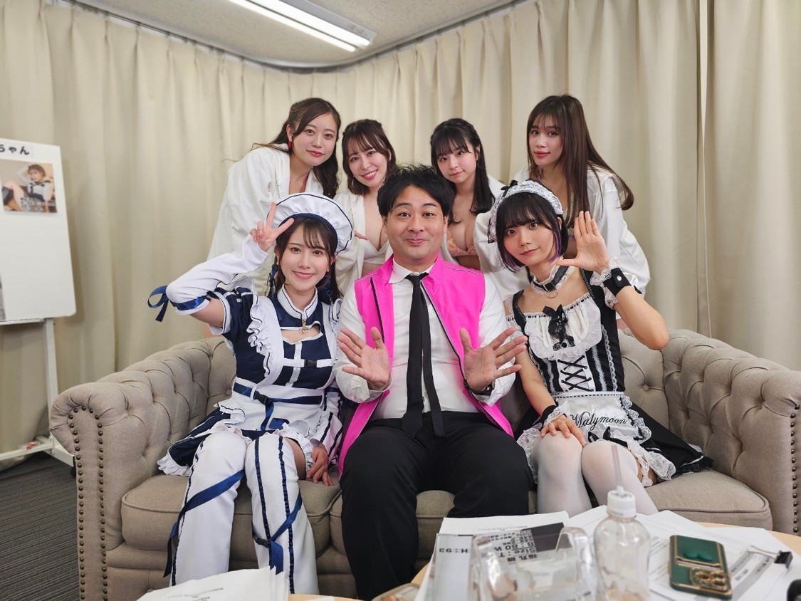 『メガ盛りeyecandy』より