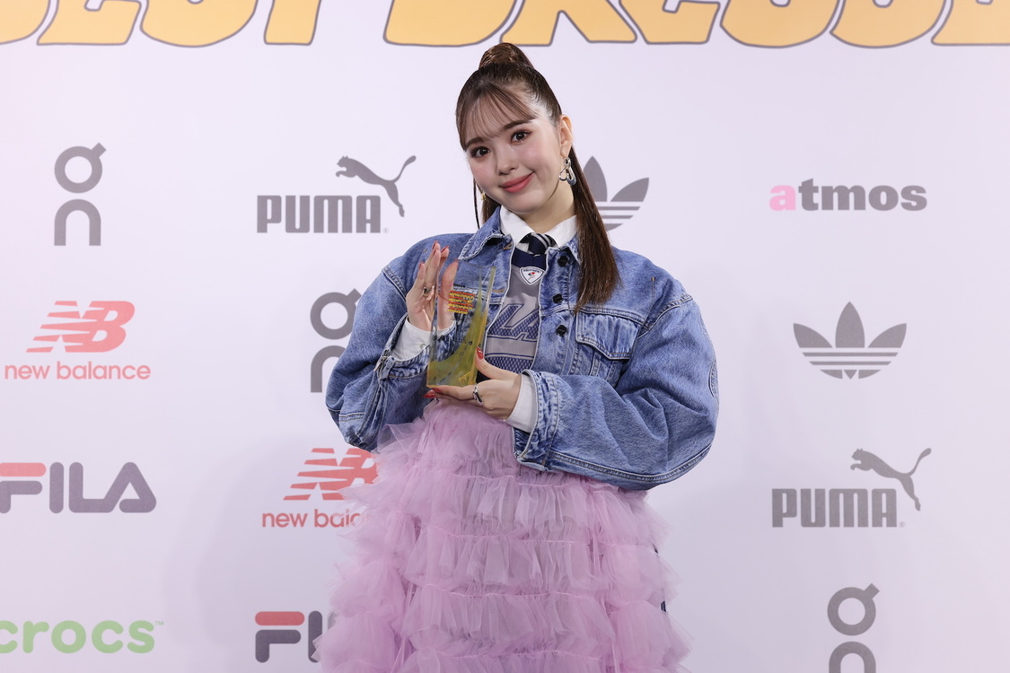 藤田ニコル＜atmos presents SNEAKER BEST DRESSER AWARD（スニーカーベストドレッサー賞）2024授賞式・記者発表会＞AOYAMA GRAND HALL（2024年2月22日）