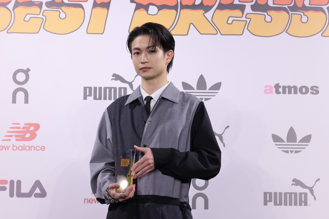 綱啓永＜atmos presents SNEAKER BEST DRESSER AWARD（スニーカーベストドレッサー賞）2024授賞式・記者発表会＞AOYAMA GRAND HALL（2024年2月22日）