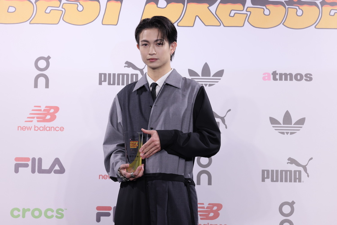 綱啓永＜atmos presents SNEAKER BEST DRESSER AWARD（スニーカーベストドレッサー賞）2024授賞式・記者発表会＞AOYAMA GRAND HALL（2024年2月22日）