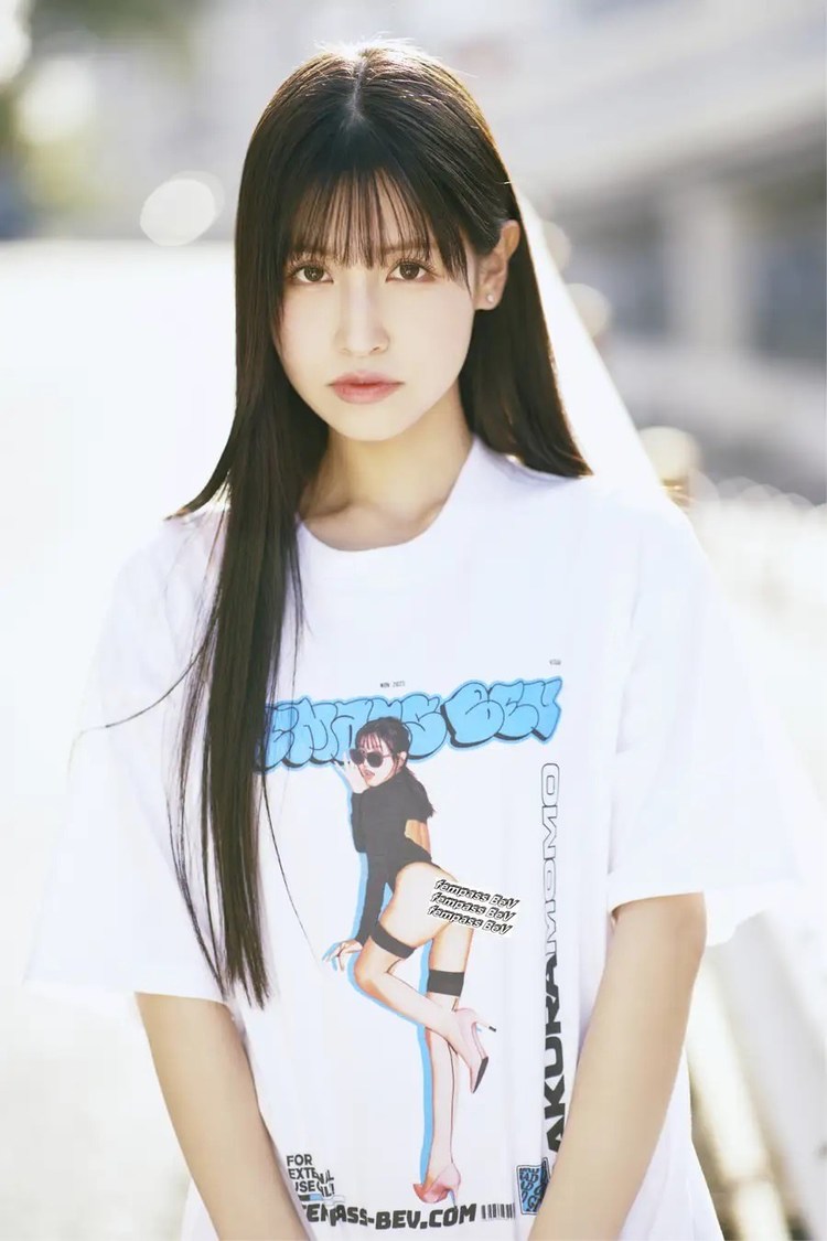 📸 画像：【SAKURA MOMO】PHOTO TEE｜セクシー女優・桜空もも